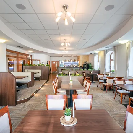 阿塔班酒店 Žirovnice